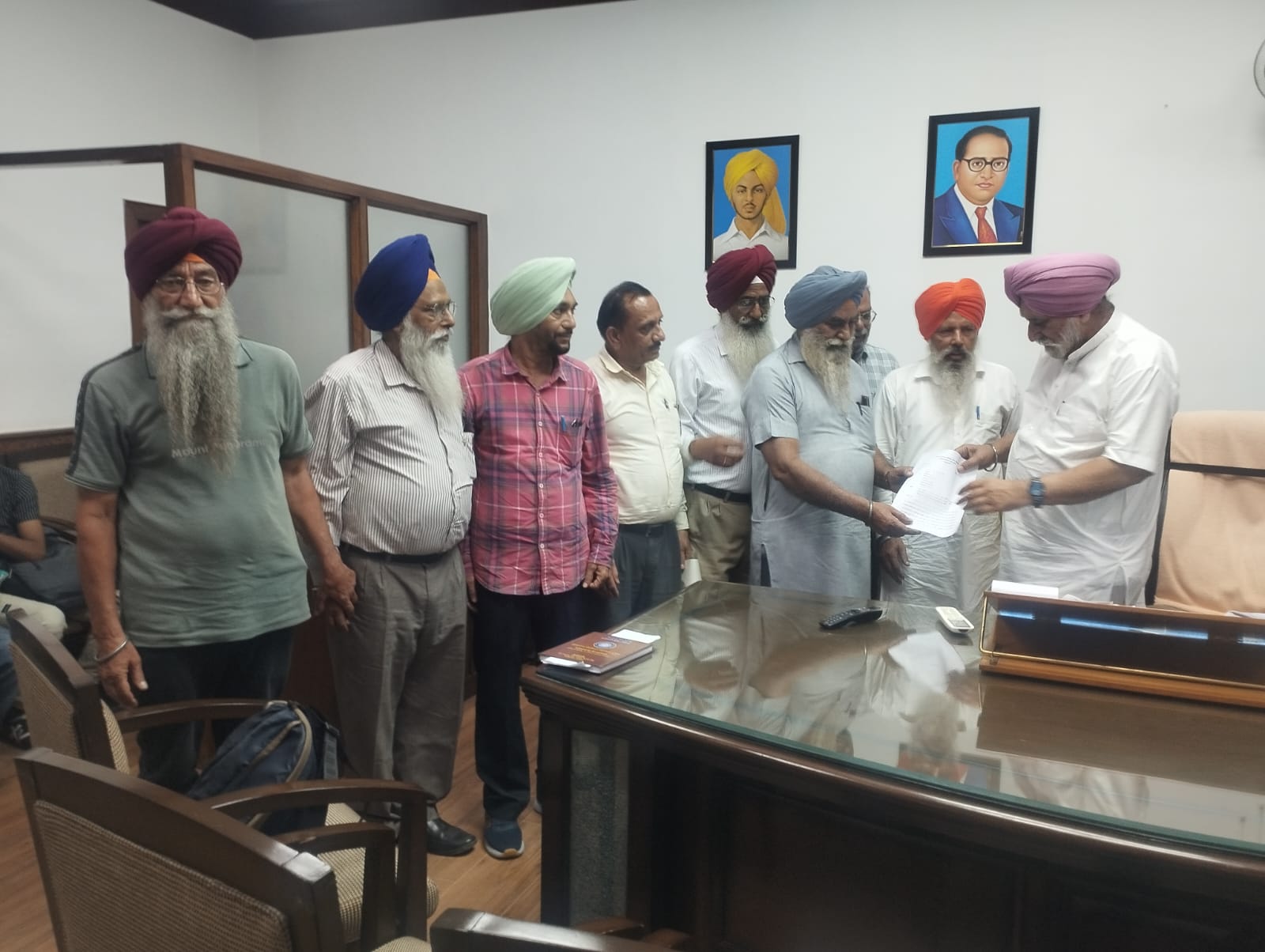 ਪਾਵਰ ਕਾਰਪੋਰੇਸ਼ਨ ਪੈਨਸ਼ਨਰਜ਼ ਨੇ 2016 ਤੋਂ ਬਕਾਏ ਦੀ ਮੰਗ ਲਈ ਡਾਇਰੈਕਟਰ ਪ੍ਰਬੰਧਕੀ ਨੂੰ ਦਿੱਤੀ ਮੰਗ ਪੱਤਰ, ਫੀਲਡ ਦਫਤਰਾਂ ਵਲੋਂ ਨੋਟੀਫਿਕੇਸ਼ਨ ਦੀ ਉਲੰਘਣਾ 'ਤੇ ਰੋਸ